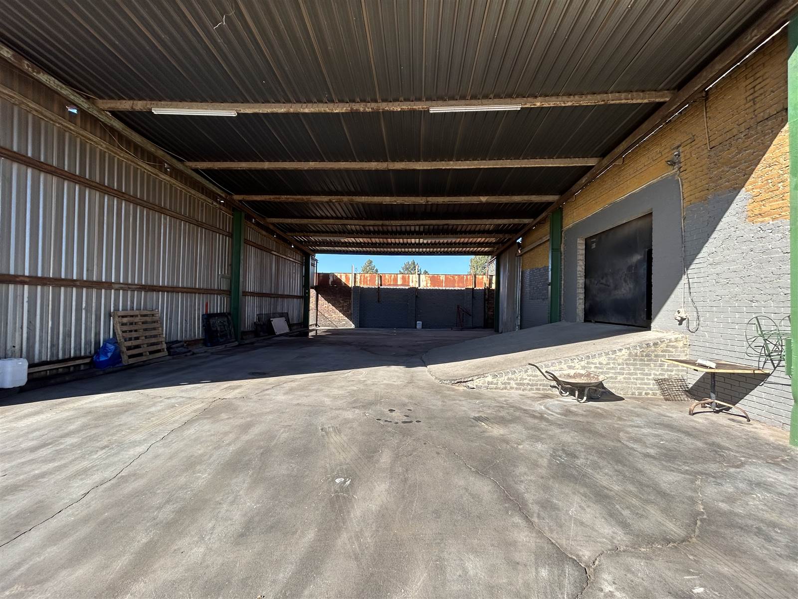 570  m² Industrial space in Pomona photo number 11