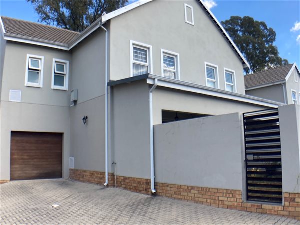 3 Bedroom Townhouse 3 Bedroom Townhouse