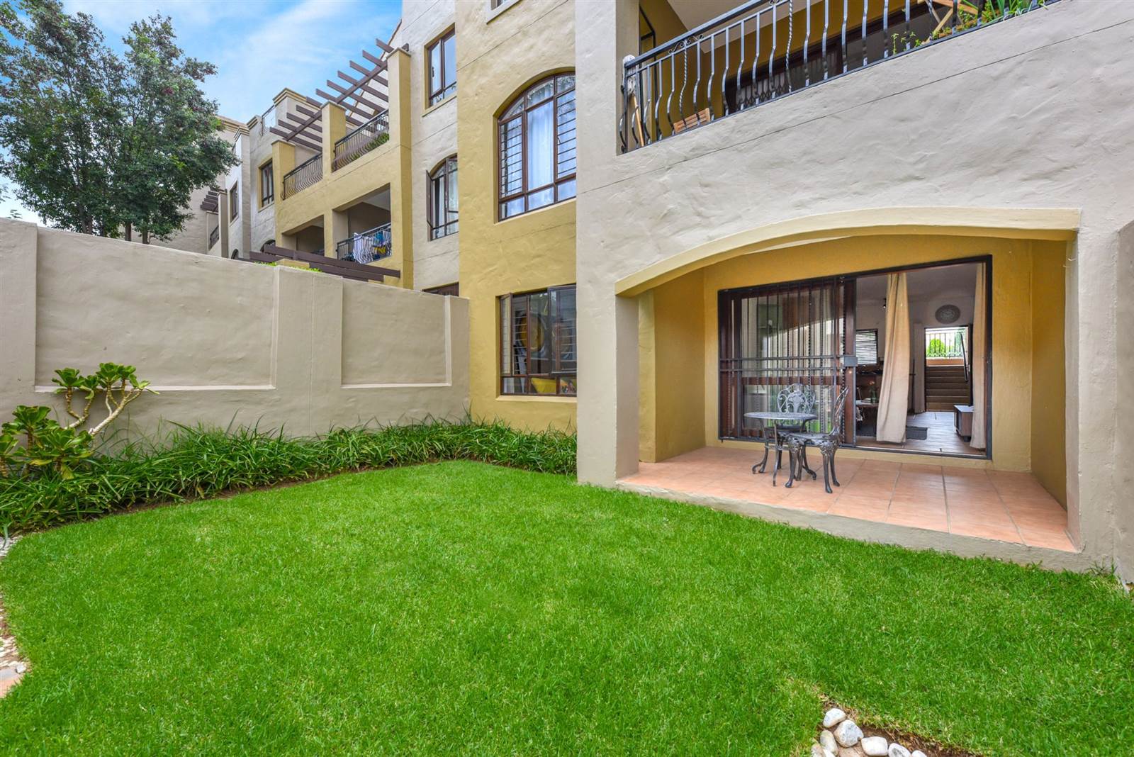 2 Bed Apartment in Lonehill photo number 3