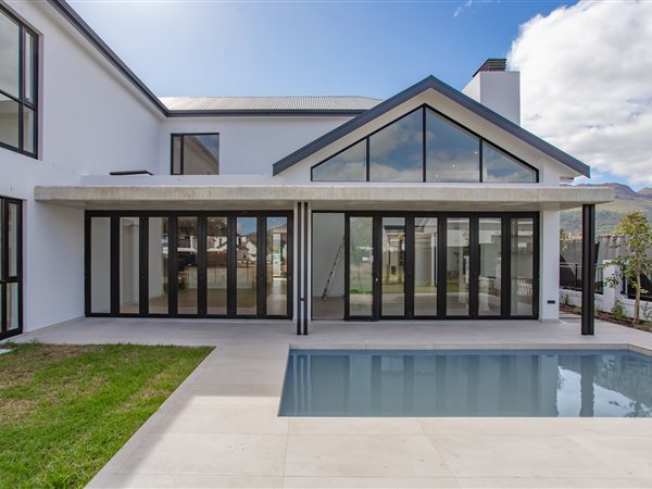 4 Bedroom House 4 Bedroom House