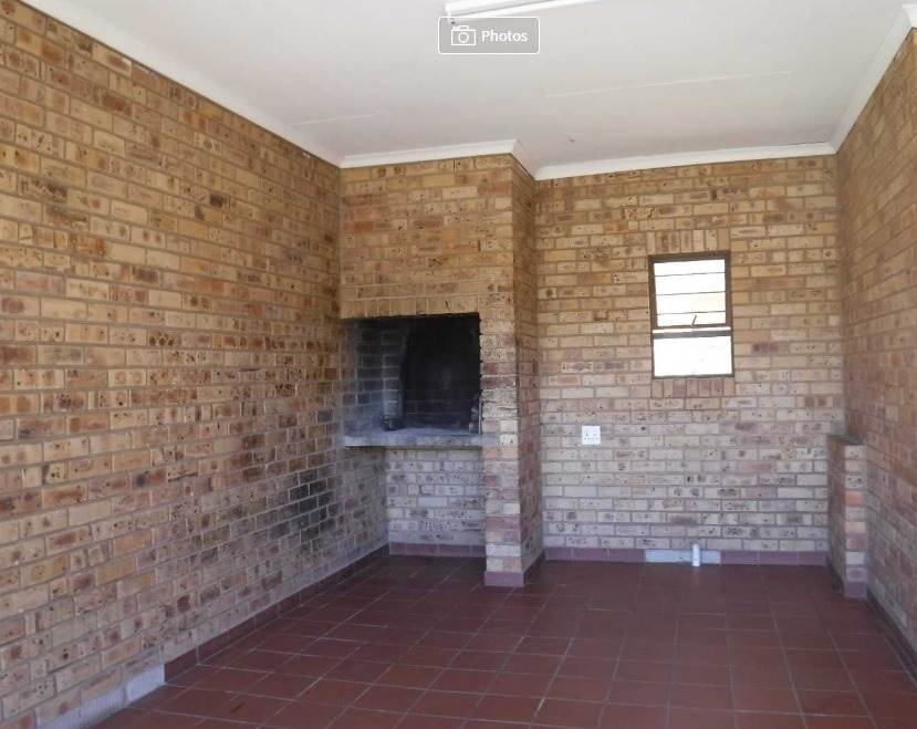 1 Bed Apartment in Potchefstroom Central photo number 8