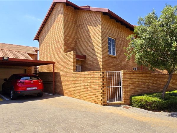 2 Bed Townhouse in Equestria