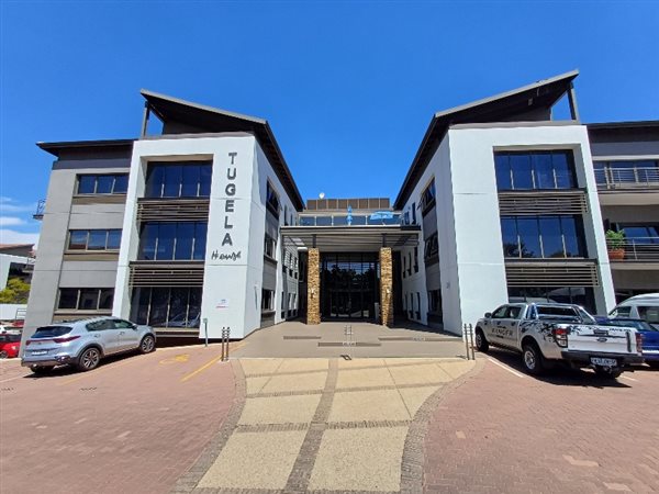 815  m² Commercial space