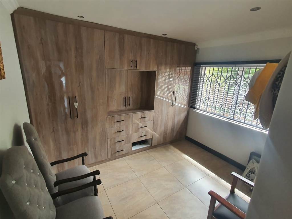 4 Bed Townhouse in La Lucia photo number 17