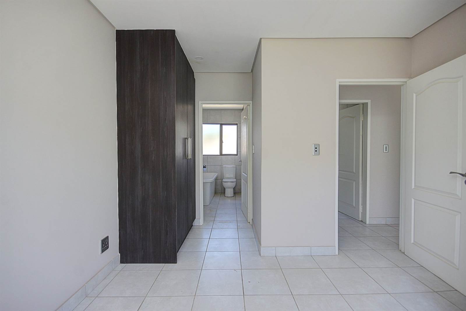 2 Bed Apartment in Risidale photo number 5