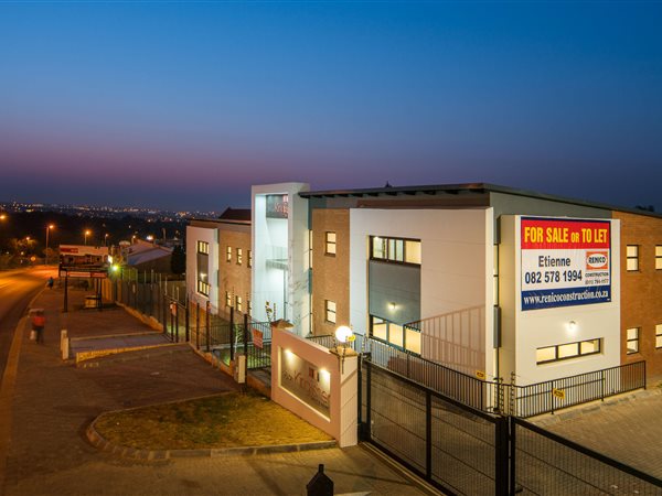 236  m² Commercial space in Fourways