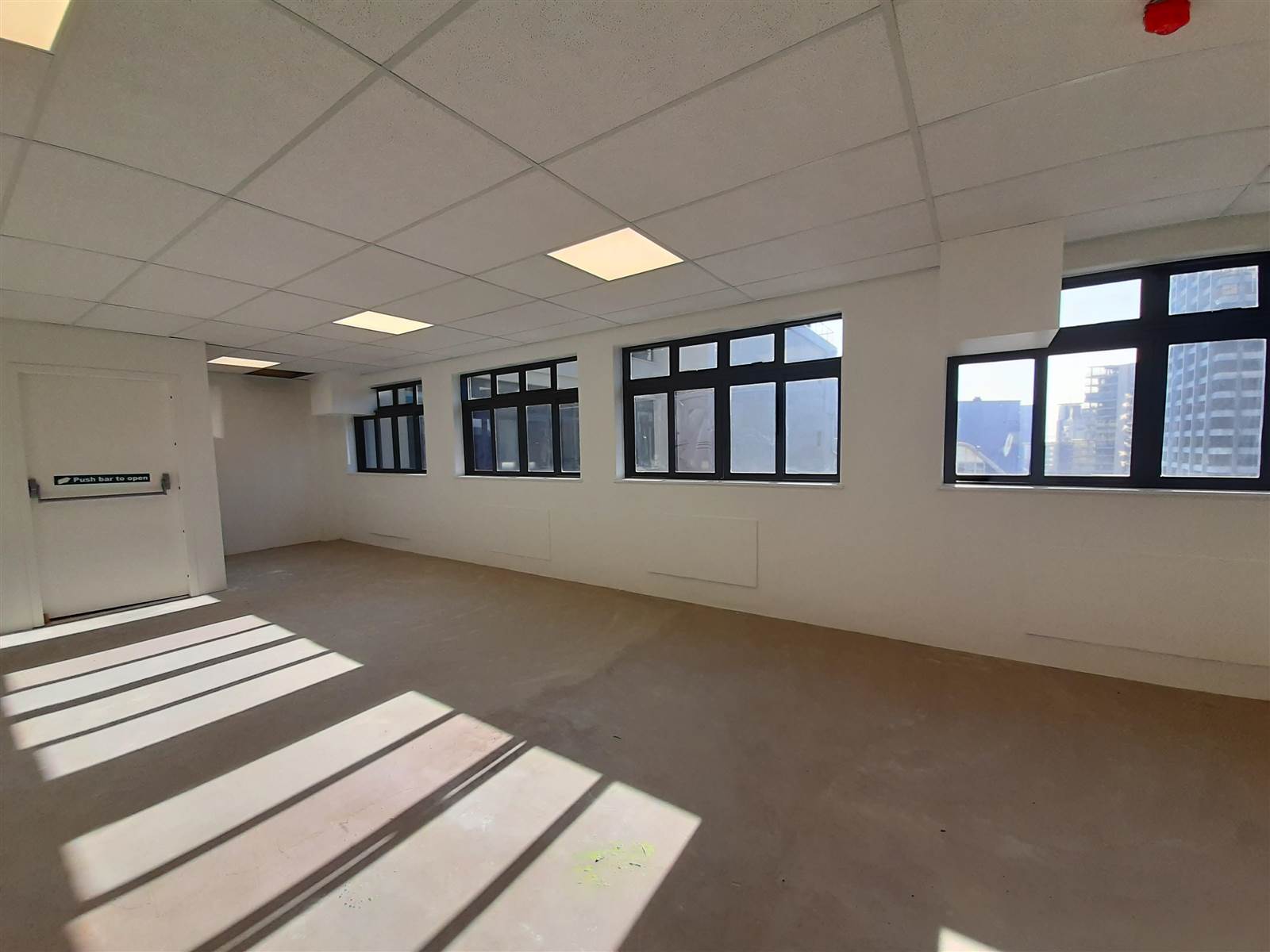 335  m² Commercial space in Cape Town City Centre photo number 14