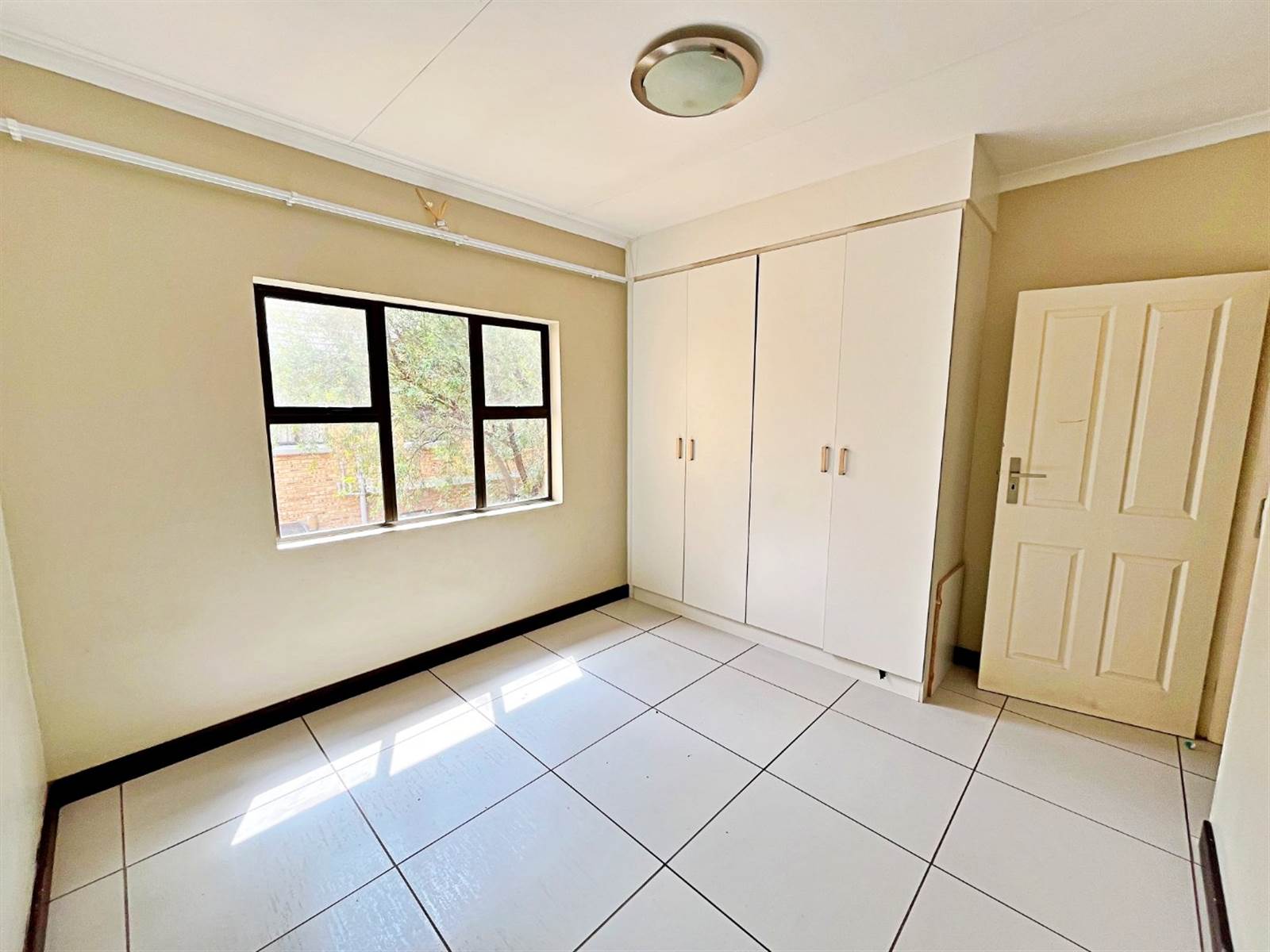 2 Bed Apartment in Rooihuiskraal North photo number 8