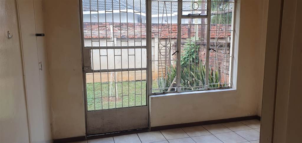 2 Bed House in Louis Trichardt photo number 10
