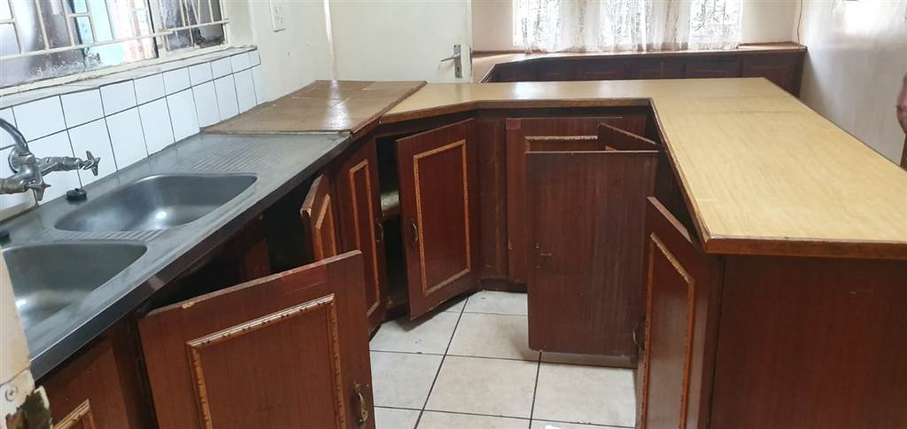 2 Bed House in Louis Trichardt photo number 16