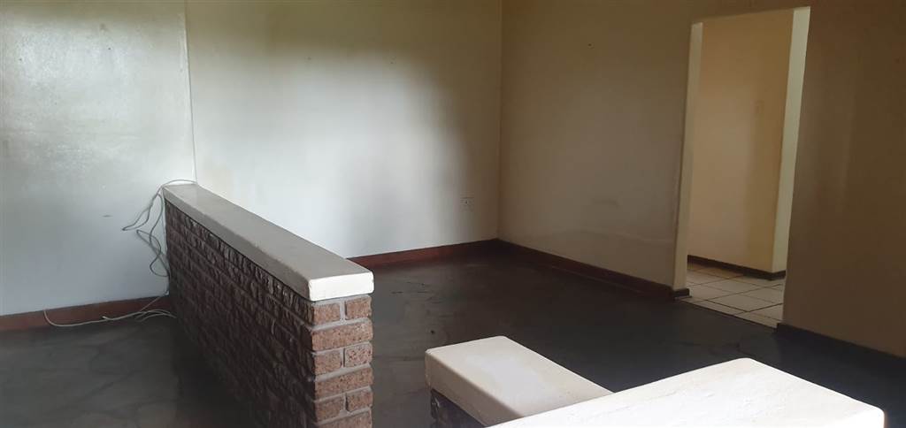 2 Bed House in Louis Trichardt photo number 20