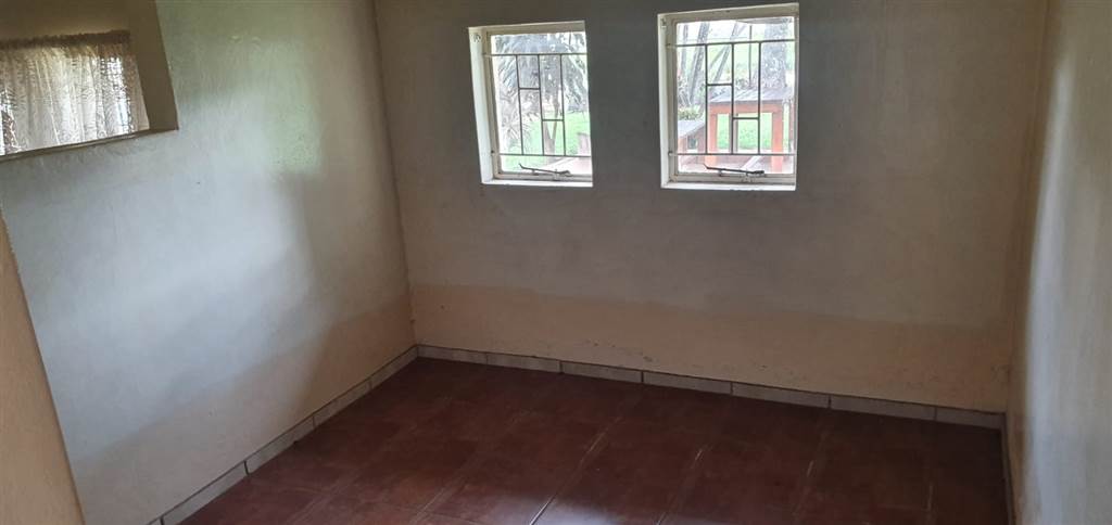 2 Bed House in Louis Trichardt photo number 12