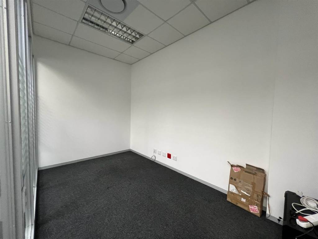 212  m² Commercial space in Woodstock photo number 11