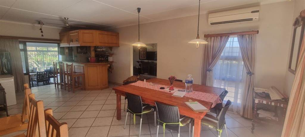 3 Bed House in Umtentweni photo number 9