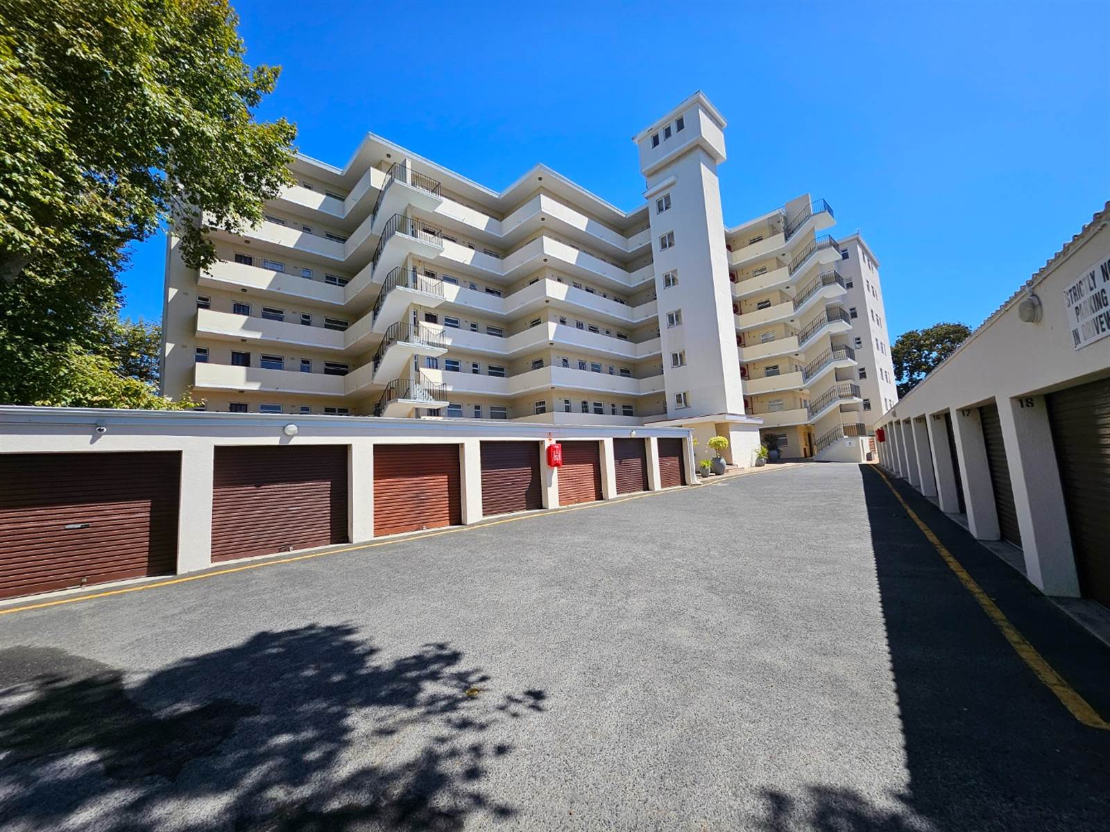 2 Bed Apartment in Wynberg Upper photo number 7