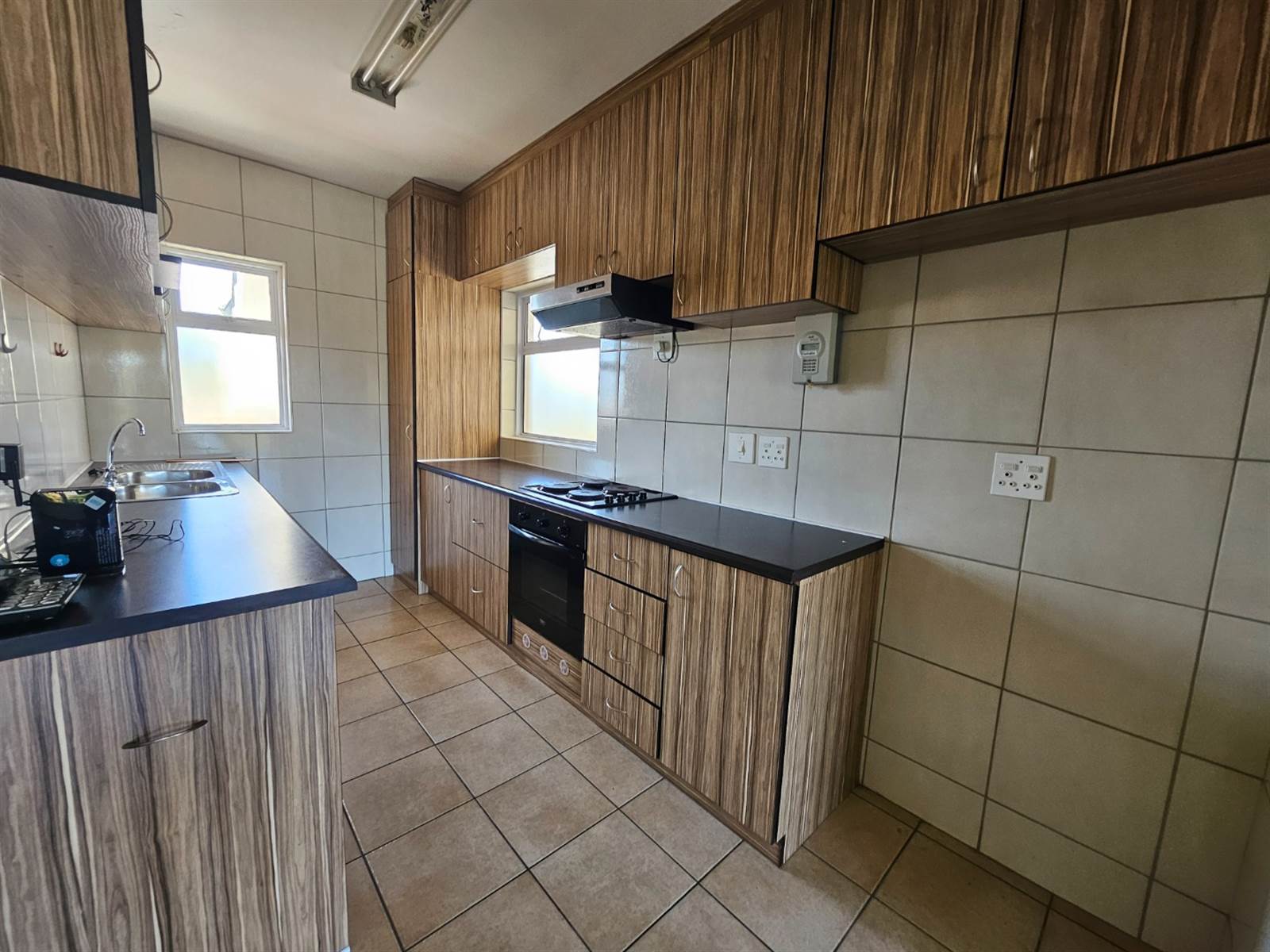 2 Bed Apartment in Wynberg Upper photo number 2