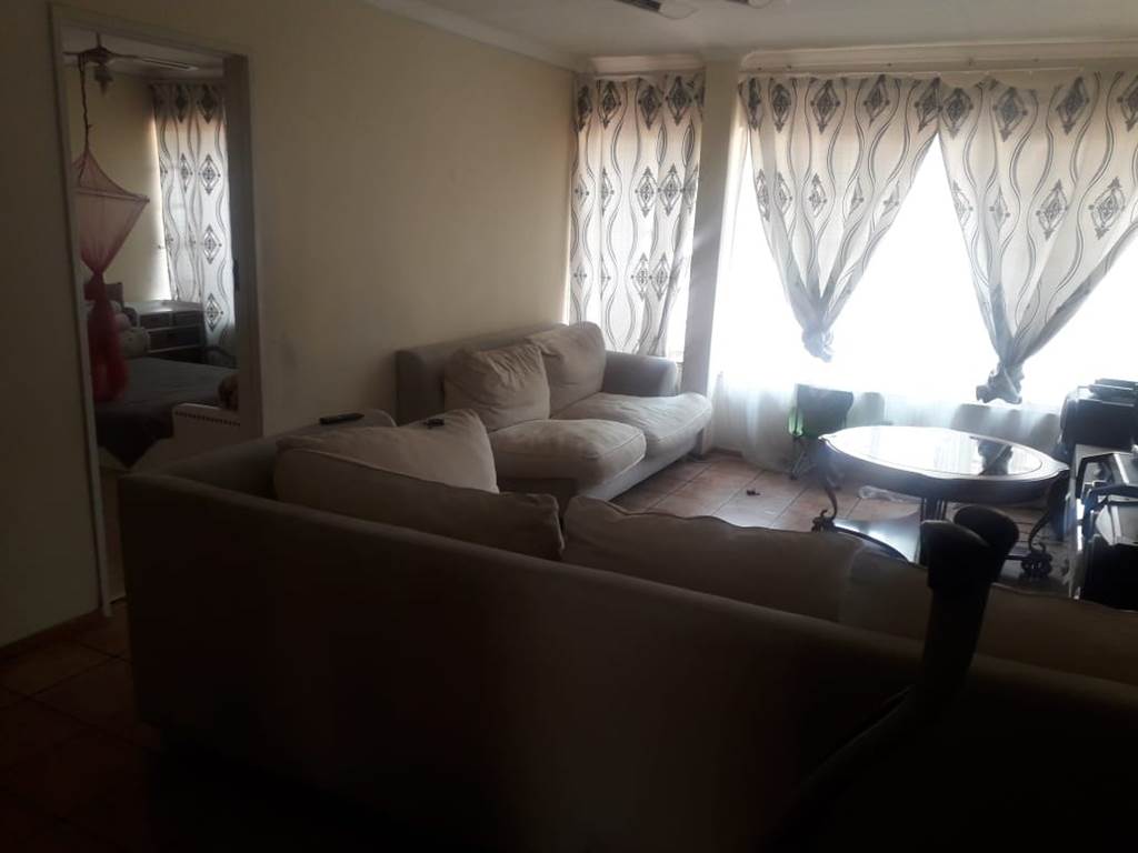 3 Bed Apartment in Pretoria West photo number 2