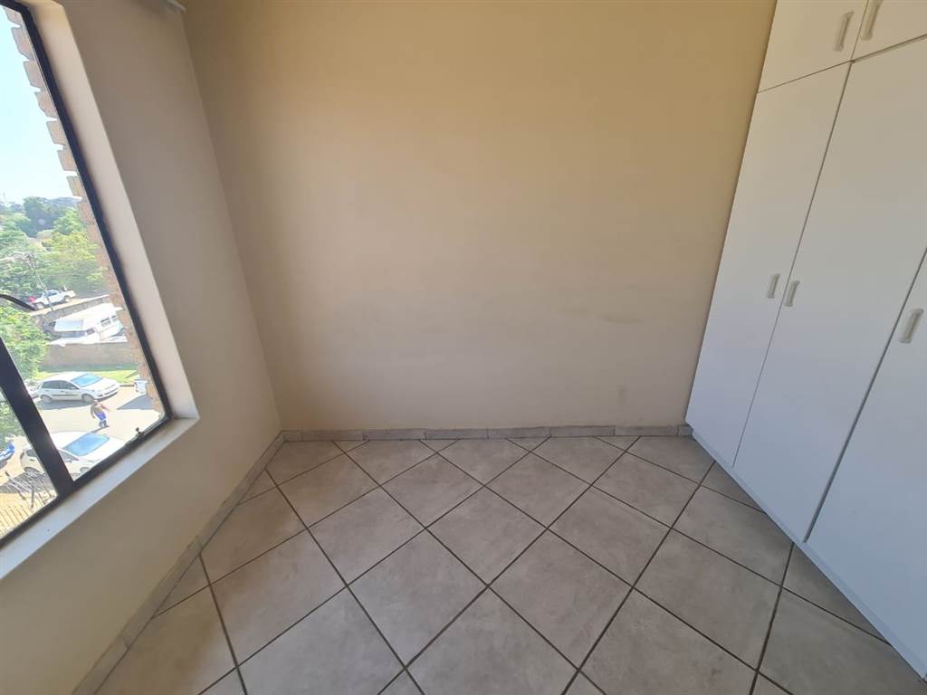 2 Bed Apartment in Randfontein Central photo number 8