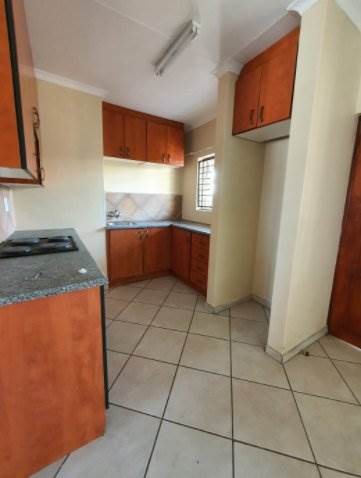 2 Bed Apartment in Randfontein Central photo number 4