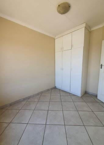 2 Bed Apartment in Randfontein Central photo number 7