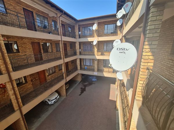 2 Bed Apartment in Randfontein Central