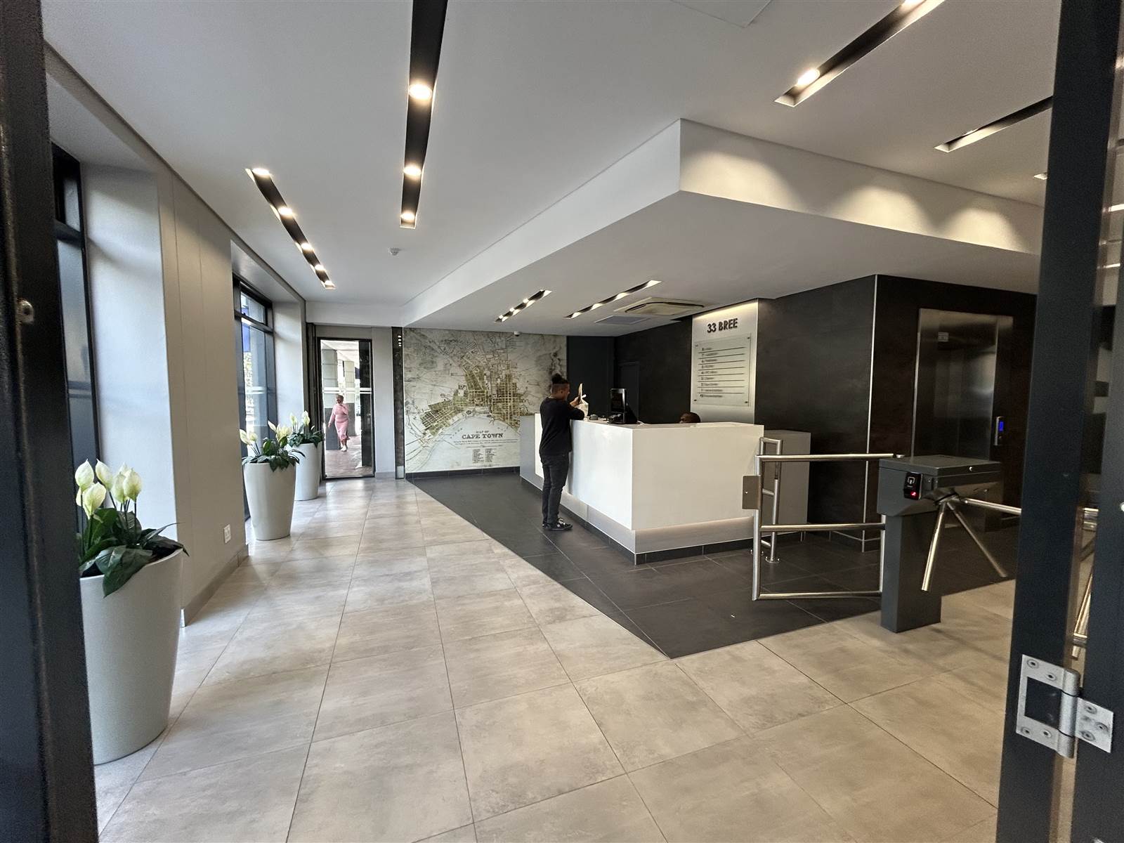 289  m² Commercial space in Cape Town City Centre photo number 2