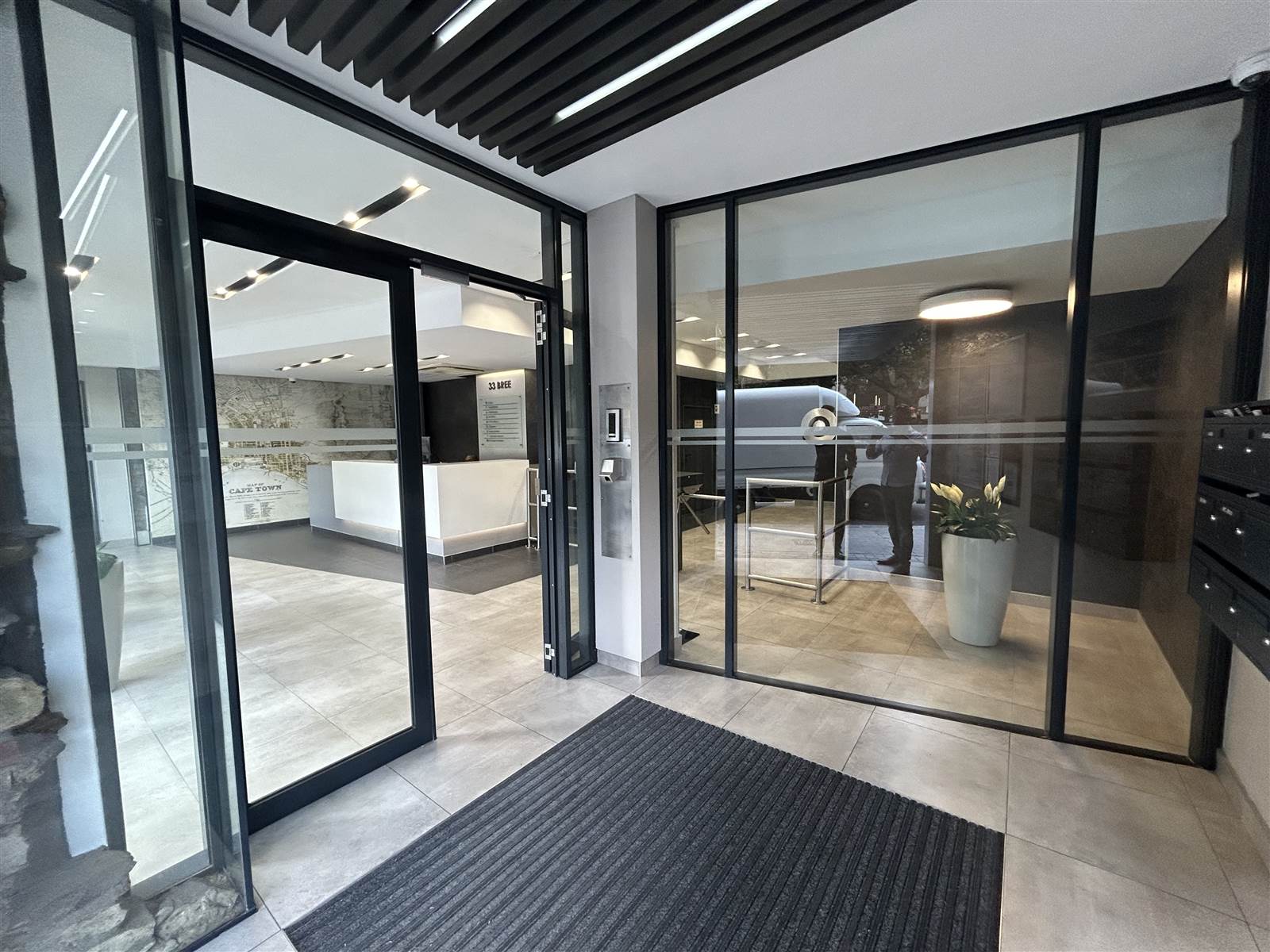 289  m² Commercial space in Cape Town City Centre photo number 1