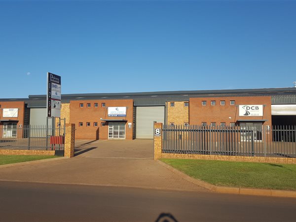 320  m² Industrial space in Middelburg Central