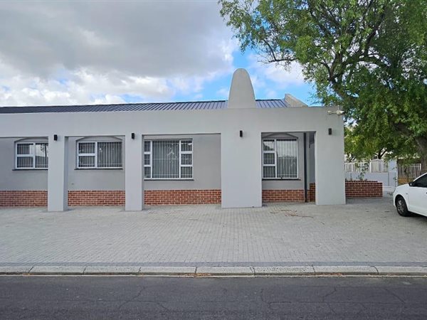 150  m² Commercial space in Cape Gate
