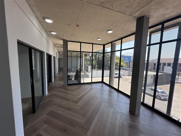 600  m² Office Space