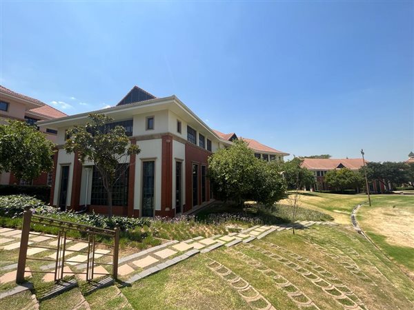 940  m² Commercial space in Bryanston