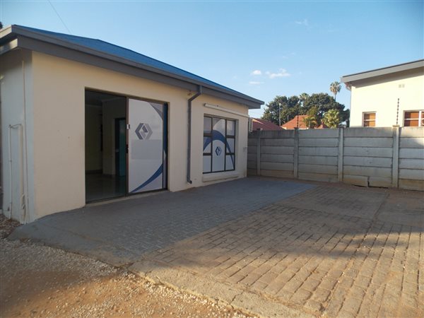 225  m² Commercial space