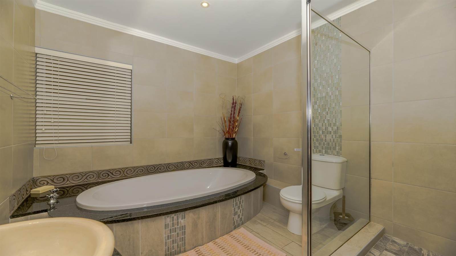 4 Bed Apartment in Simbithi Estate photo number 22