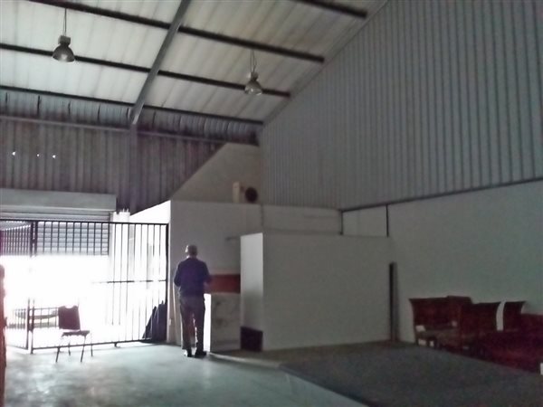 130  m² Commercial space in Umbogintwini