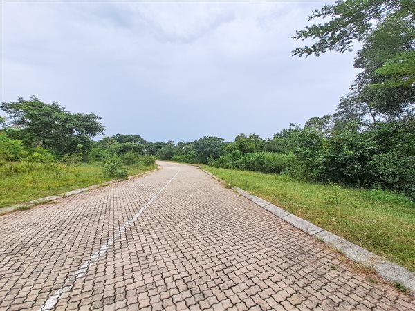 1 072 m² Land