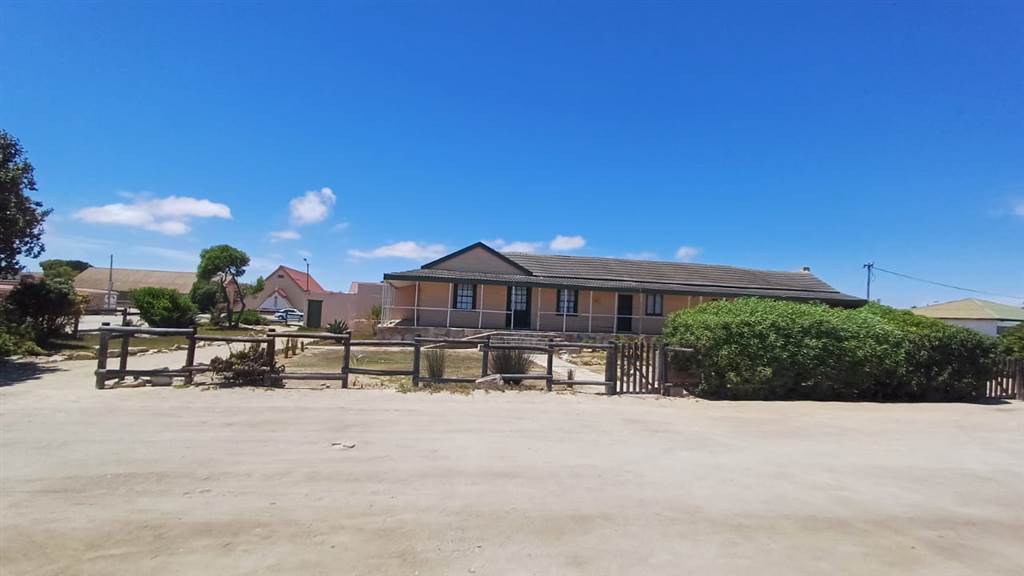 6 Bed House in Port Nolloth photo number 2
