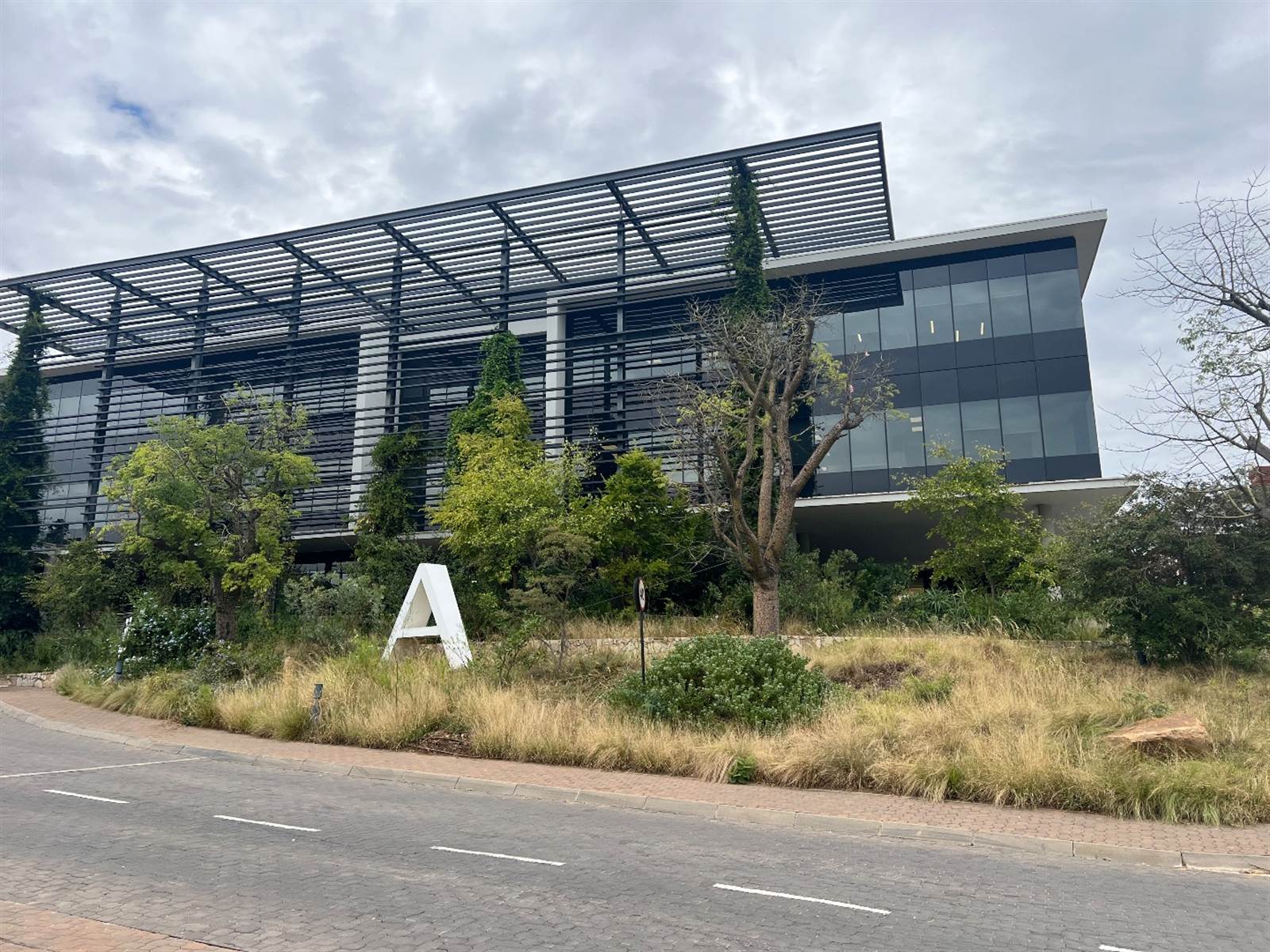 368.9  m² Commercial space in Bryanston photo number 1