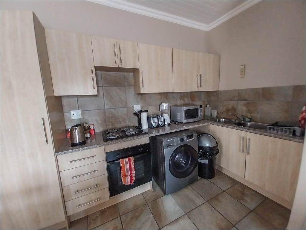 1 Bed Townhouse in Hartbeespoort Dam photo number 7