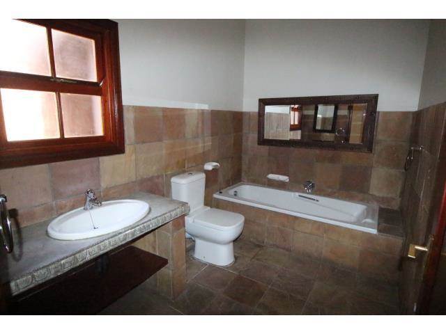 4 Bed Cluster in Illovo photo number 15