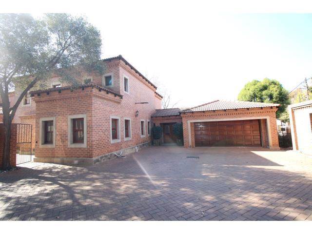 4 Bed Cluster in Illovo photo number 2