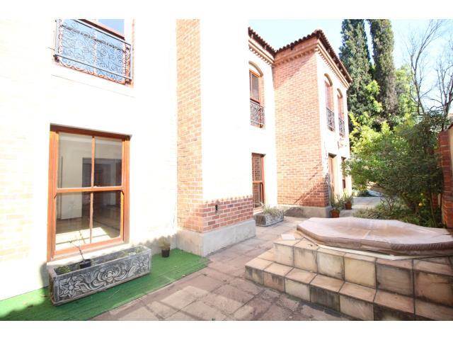 4 Bed Cluster in Illovo photo number 26