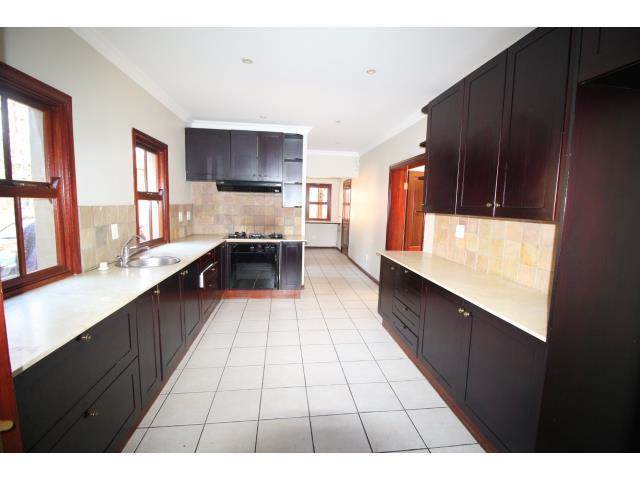 4 Bed Cluster in Illovo photo number 9