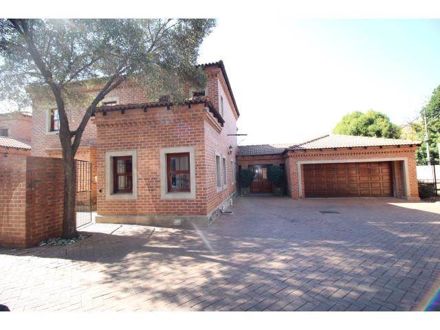4 Bed Cluster in Illovo photo number 3