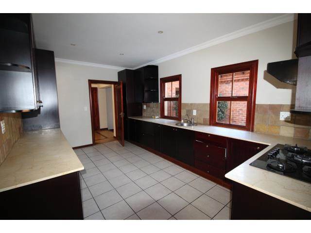 4 Bed Cluster in Illovo photo number 11