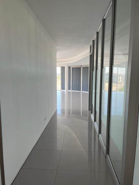 139  m² Office Space in Lagoon Beach photo number 4