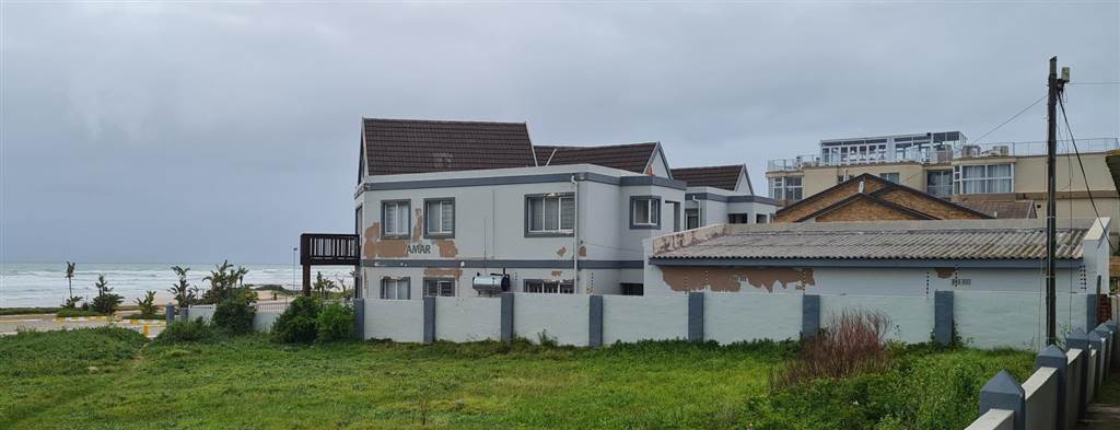 12 Bed House in Jeffreys Bay photo number 8