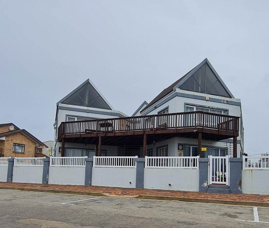 12 Bed House in Jeffreys Bay photo number 2