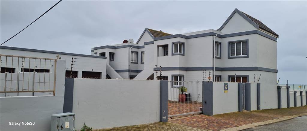 12 Bed House in Jeffreys Bay photo number 4