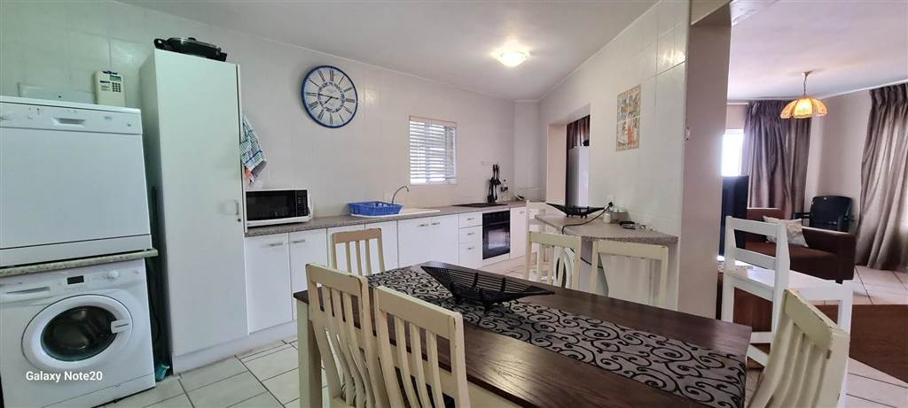 12 Bed House in Jeffreys Bay photo number 12