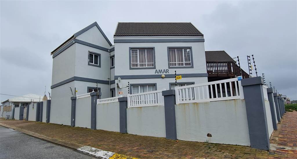 12 Bed House in Jeffreys Bay photo number 1
